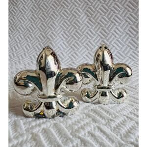 International Silver Fleur de Lis Salt & Pepper Shakers Silverplate 80g Set